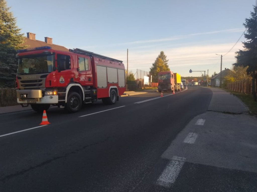 Tir zderzył się z betoniarką w Nowej Dębie. Korki na drodze krajowej [zdjęcia]