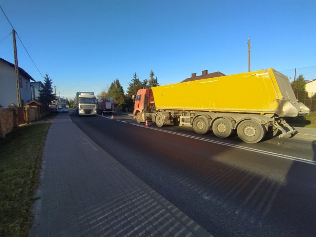 Tir zderzył się z betoniarką w Nowej Dębie. Korki na drodze krajowej [zdjęcia]