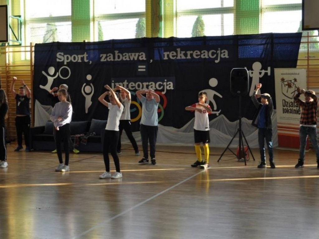 Gm. Połaniec. Sadzili kwiaty, ćwiczyli zumbę i robili zdrową pizzę [zdjęcia]