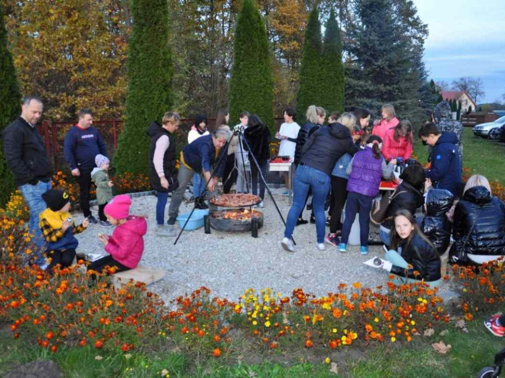 Gm. Połaniec. Sadzili kwiaty, ćwiczyli zumbę i robili zdrową pizzę [zdjęcia]