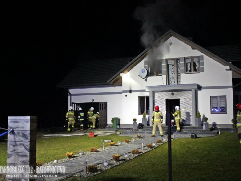 Grębów. Pożar garażu w domu jednorodzinnym [zdjęcia]