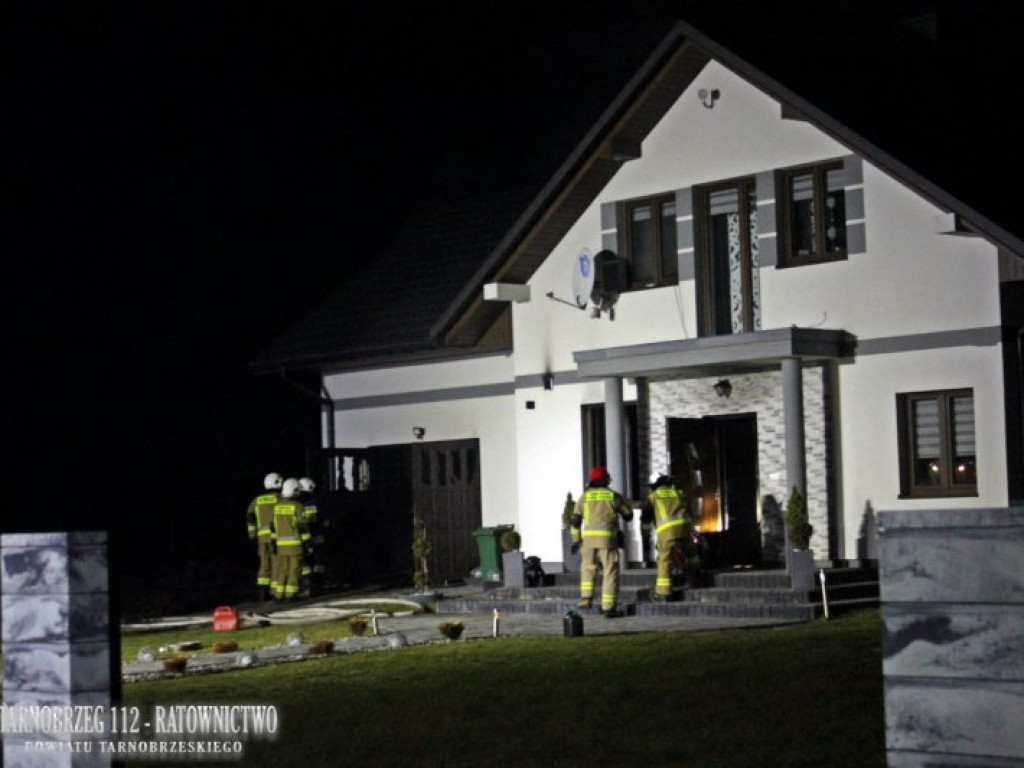 Grębów. Pożar garażu w domu jednorodzinnym [zdjęcia]