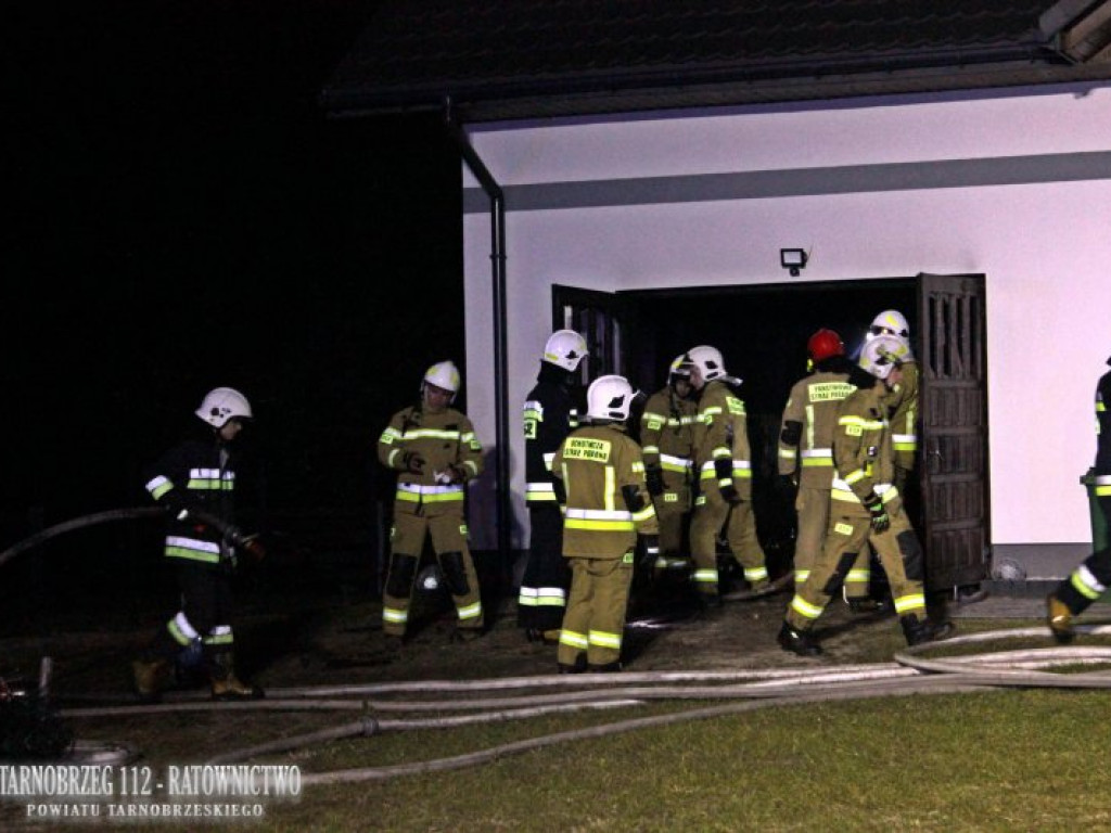 Grębów. Pożar garażu w domu jednorodzinnym [zdjęcia]
