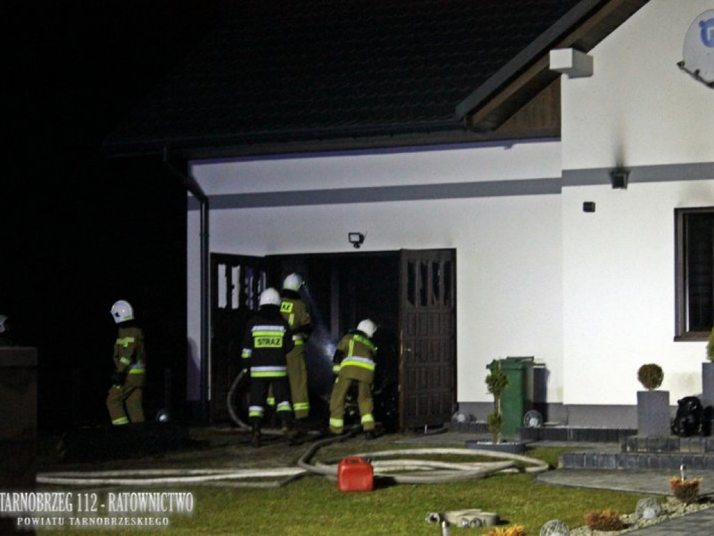 Grębów. Pożar garażu w domu jednorodzinnym [zdjęcia]