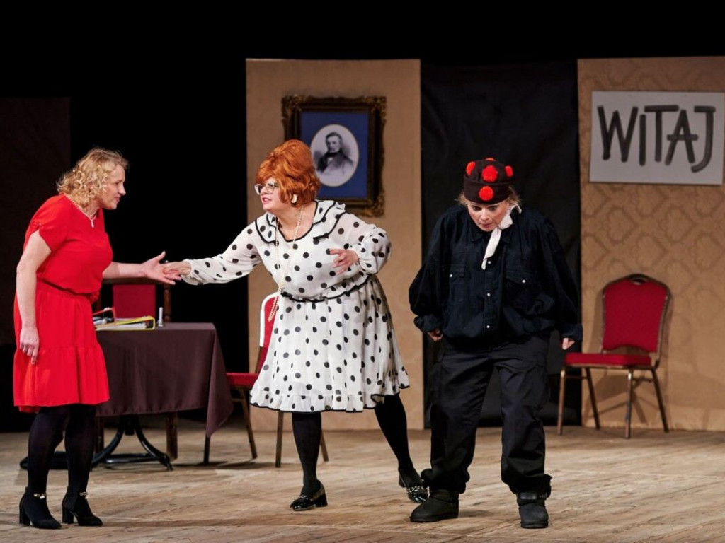 Tarnobrzeg. Gromkie brawa i tłumy na spektaklu Teatru Czwartek w TDK [zdjęcia]