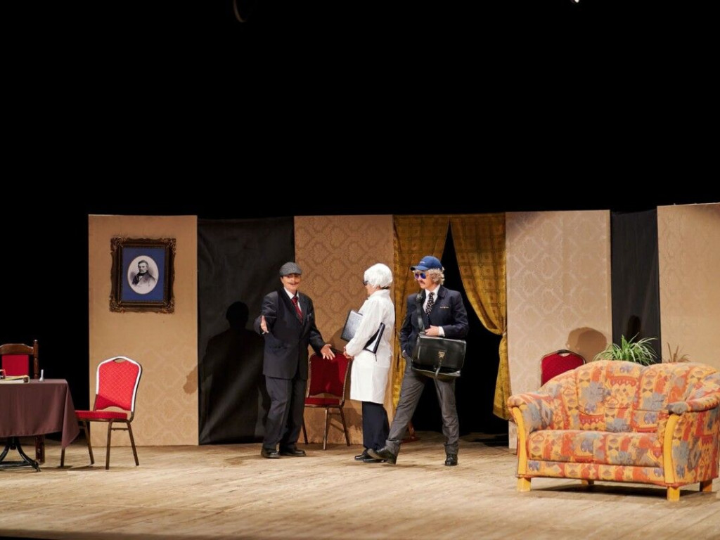 Tarnobrzeg. Gromkie brawa i tłumy na spektaklu Teatru Czwartek w TDK [zdjęcia]