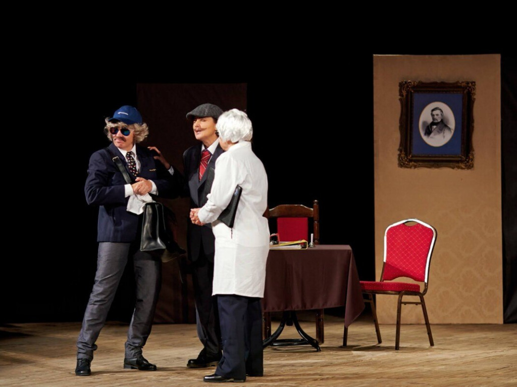 Tarnobrzeg. Gromkie brawa i tłumy na spektaklu Teatru Czwartek w TDK [zdjęcia]