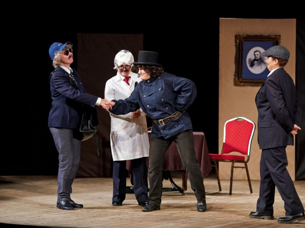 Tarnobrzeg. Gromkie brawa i tłumy na spektaklu Teatru Czwartek w TDK [zdjęcia]