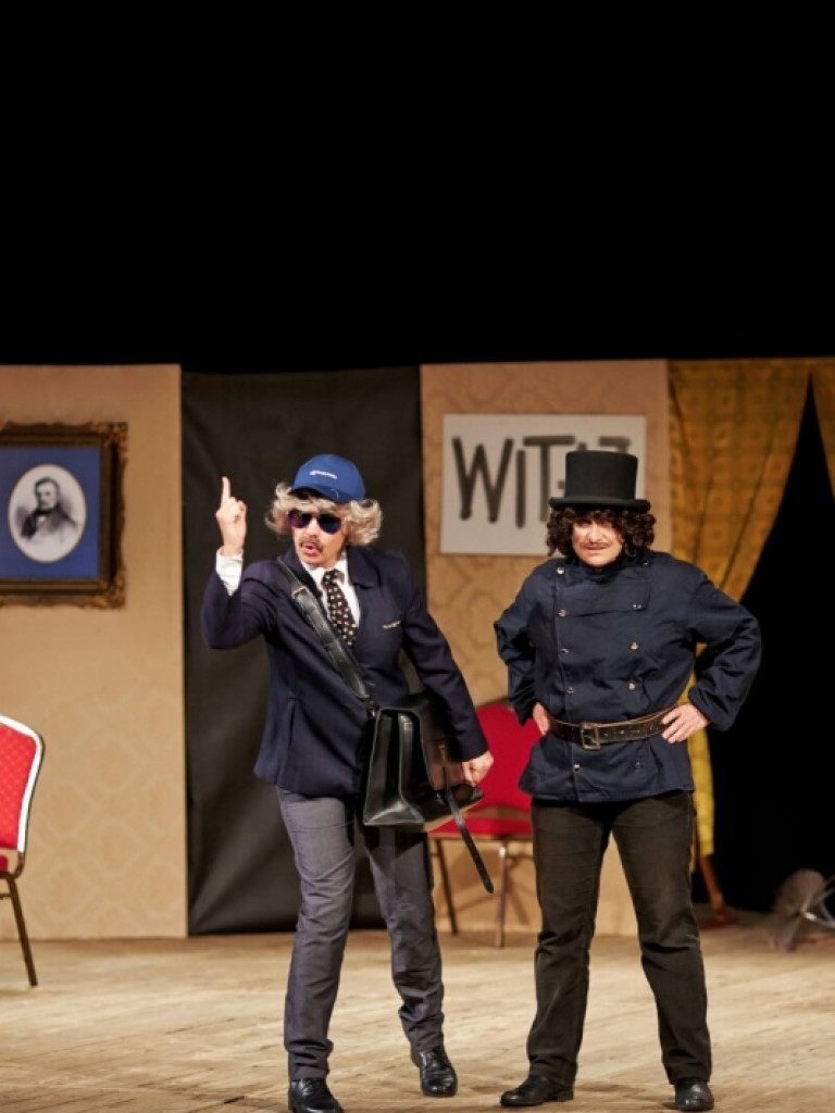 Tarnobrzeg. Gromkie brawa i tłumy na spektaklu Teatru Czwartek w TDK [zdjęcia]