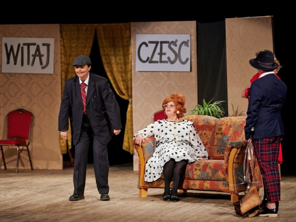 Tarnobrzeg. Gromkie brawa i tłumy na spektaklu Teatru Czwartek w TDK [zdjęcia]