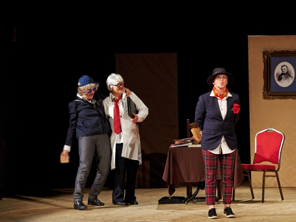 Tarnobrzeg. Gromkie brawa i tłumy na spektaklu Teatru Czwartek w TDK [zdjęcia]