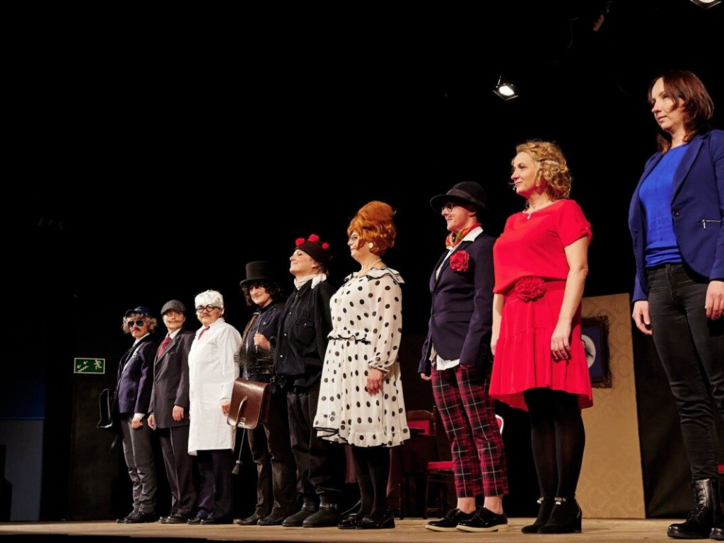 Tarnobrzeg. Gromkie brawa i tłumy na spektaklu Teatru Czwartek w TDK [zdjęcia]