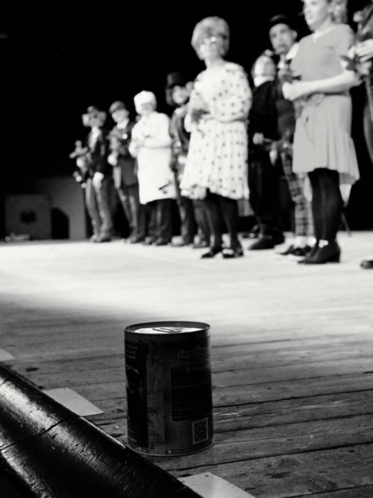 Tarnobrzeg. Gromkie brawa i tłumy na spektaklu Teatru Czwartek w TDK [zdjęcia]