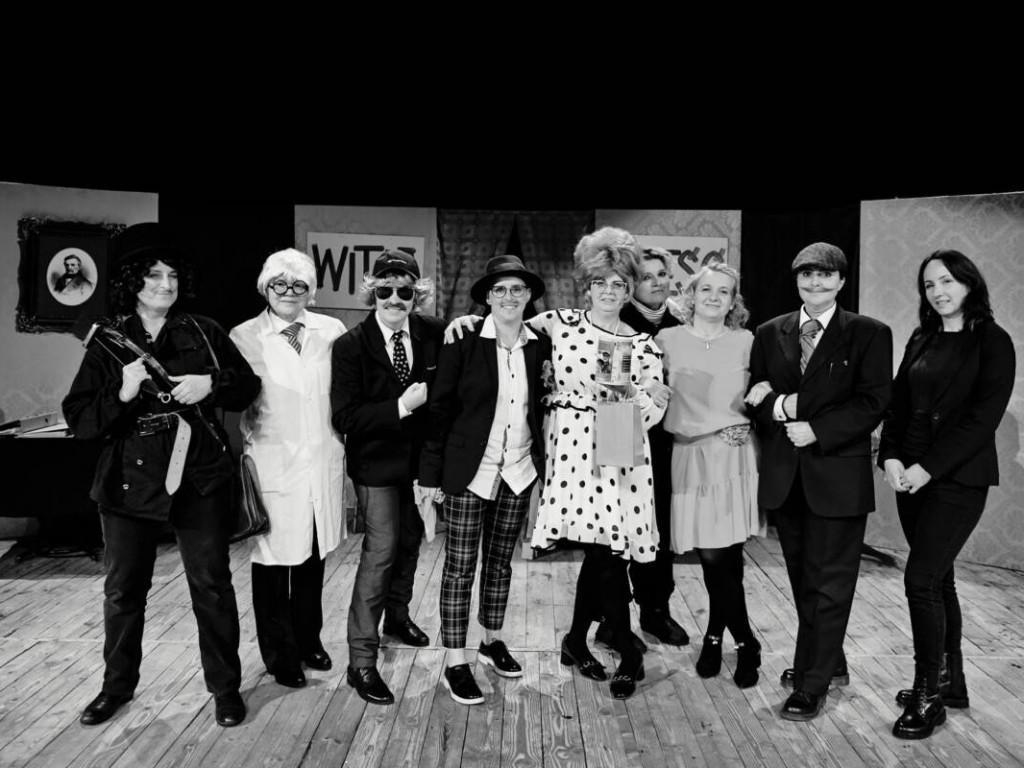 Tarnobrzeg. Gromkie brawa i tłumy na spektaklu Teatru Czwartek w TDK [zdjęcia]