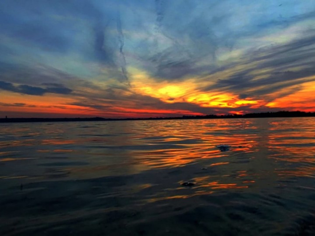 Zjawiskowy zachód słońca nad Jeziorem Tarnobrzeskim. Zobacz niezwykłe zdjęcia!
