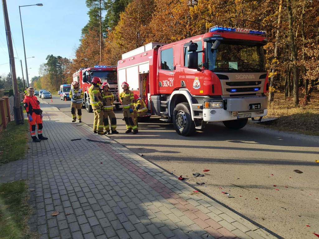 Wypadek w Nowej Dębie, droga zablokowana [zdjęcia]