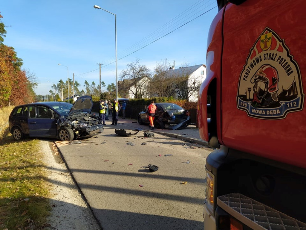 Wypadek w Nowej Dębie, droga zablokowana [zdjęcia]
