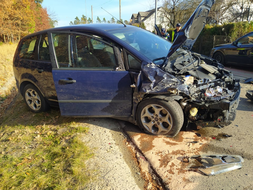 Wypadek w Nowej Dębie, droga zablokowana [zdjęcia]