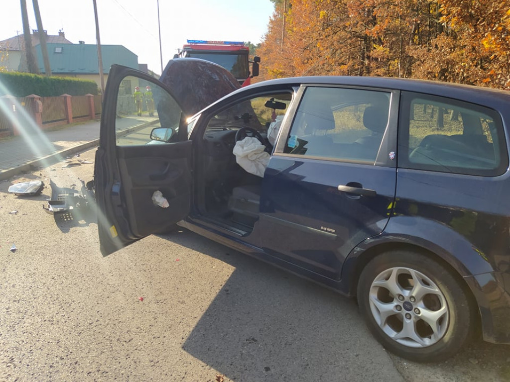 Wypadek w Nowej Dębie, droga zablokowana [zdjęcia]