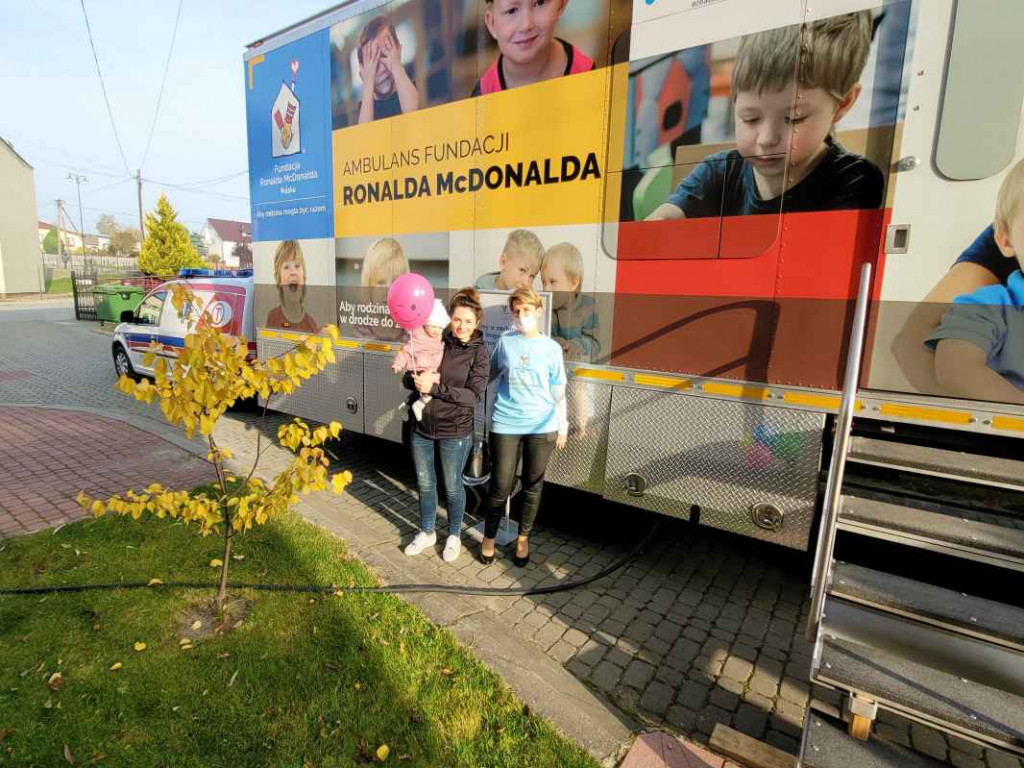 Powiat staszowski. Przebadano blisko 80 dzieci. Profilaktyczna akcja Fundacji Ronalda McDonalda [zdjęcia]