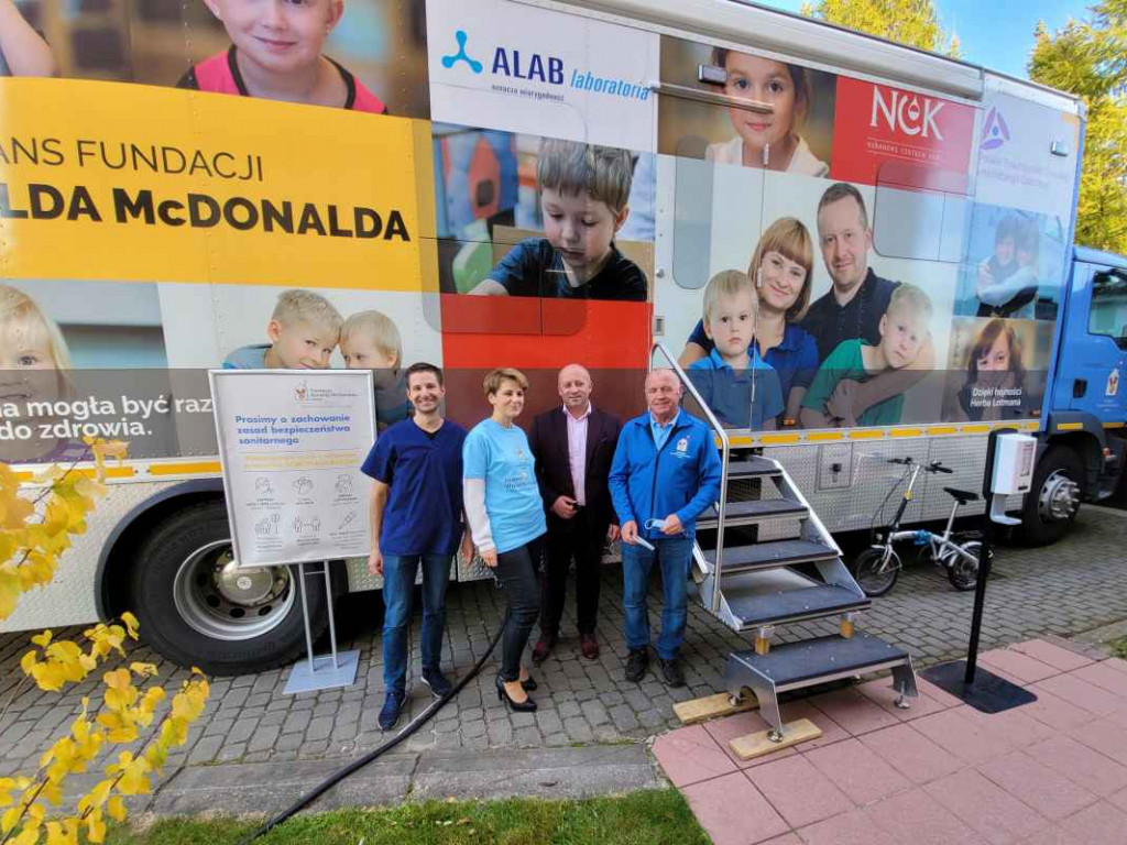 Powiat staszowski. Przebadano blisko 80 dzieci. Profilaktyczna akcja Fundacji Ronalda McDonalda [zdjęcia]