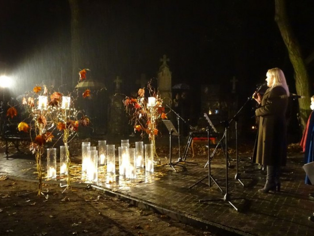 Zaduszki Miechocińskie na najstarszym cmentarzu Tarnobrzega [zdjęcia]