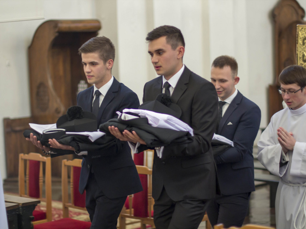 Sandomierz. Klerycy otrzymali sutanny. Uroczyste obłóczyny w seminarium duchownym