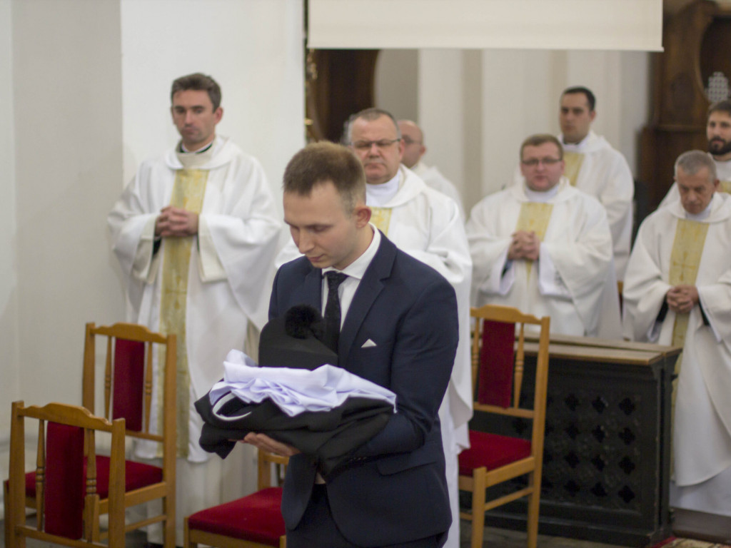 Sandomierz. Klerycy otrzymali sutanny. Uroczyste obłóczyny w seminarium duchownym
