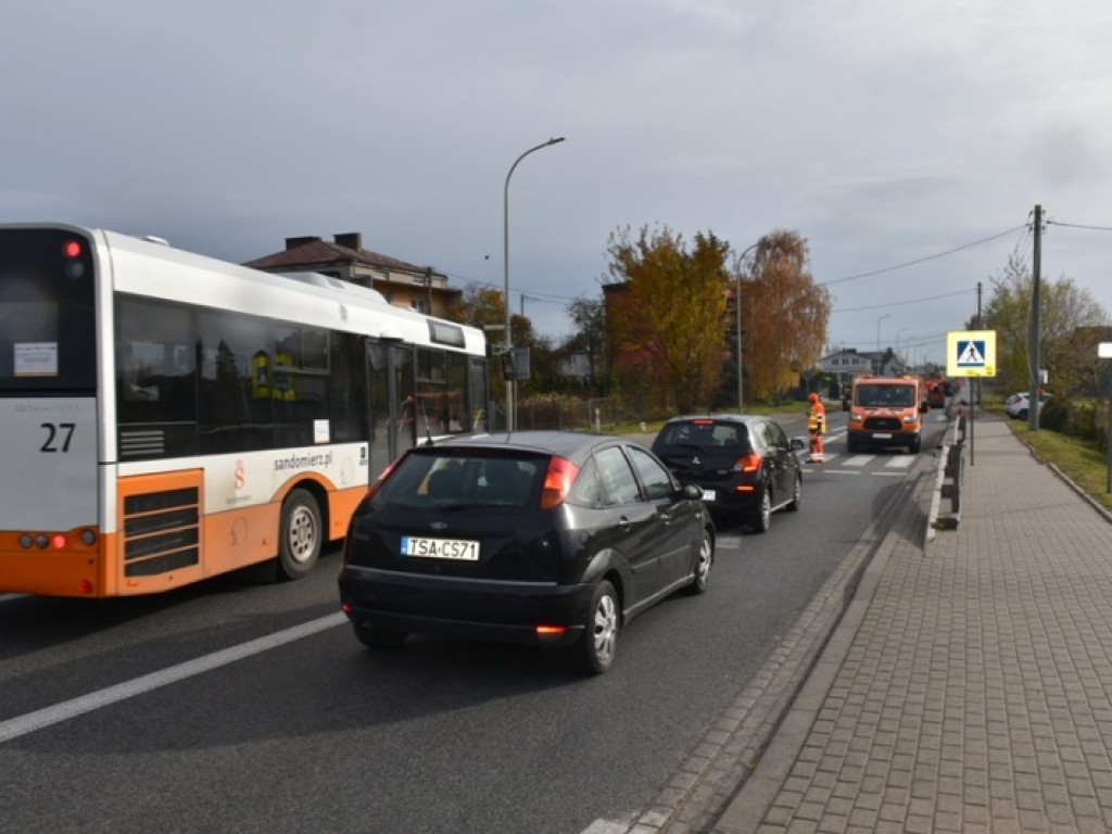 Znów ogromne korki w Sandomierzu. Ważny komunikat dotyczący jutra! [zdjęcia]