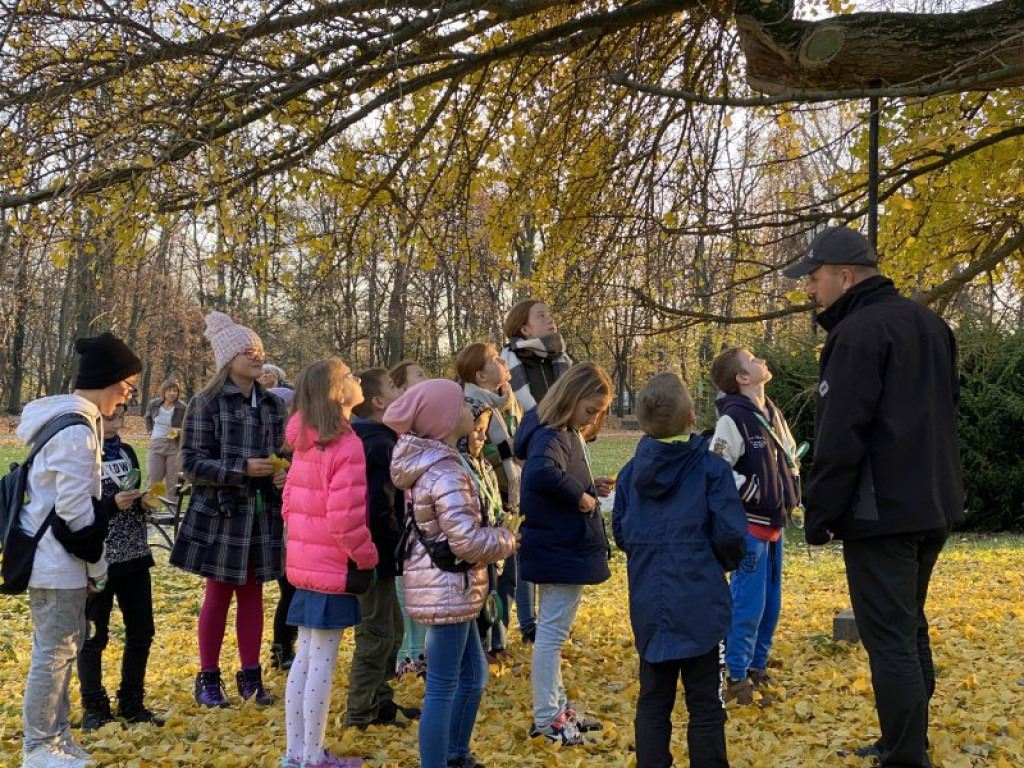 Twórcze spotkanie z ilustratorem Piotrem Sochą w ramach II edycji tarnobrzeskiego festiwalu Jachowicza [zdjęcia]