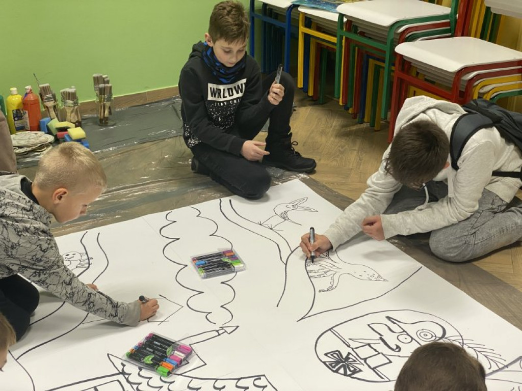 Twórcze spotkanie z ilustratorem Piotrem Sochą w ramach II edycji tarnobrzeskiego festiwalu Jachowicza [zdjęcia]