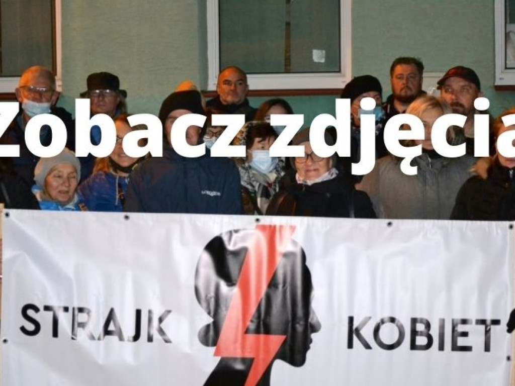 Milczący protest przed biurem Prawa i Sprawiedliwości w Tarnobrzegu [zdjęcia]