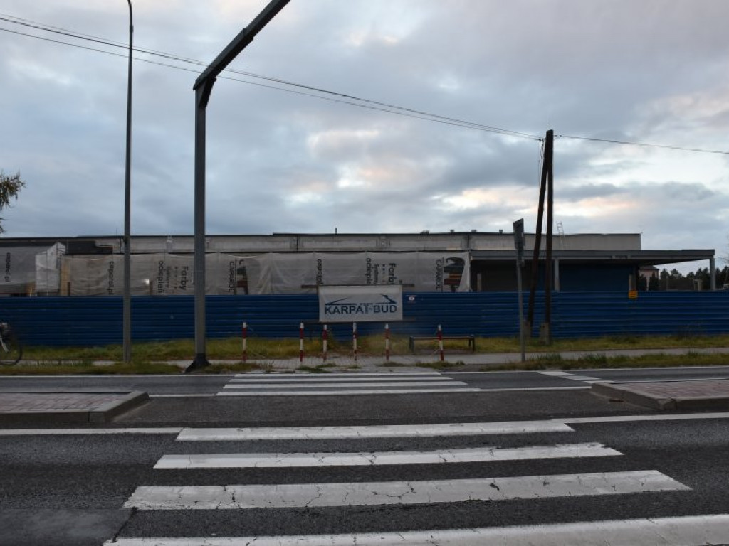 W Nowej Dębie trwa budowa marketów, będą nowe miejsca pracy [zdjęcia]