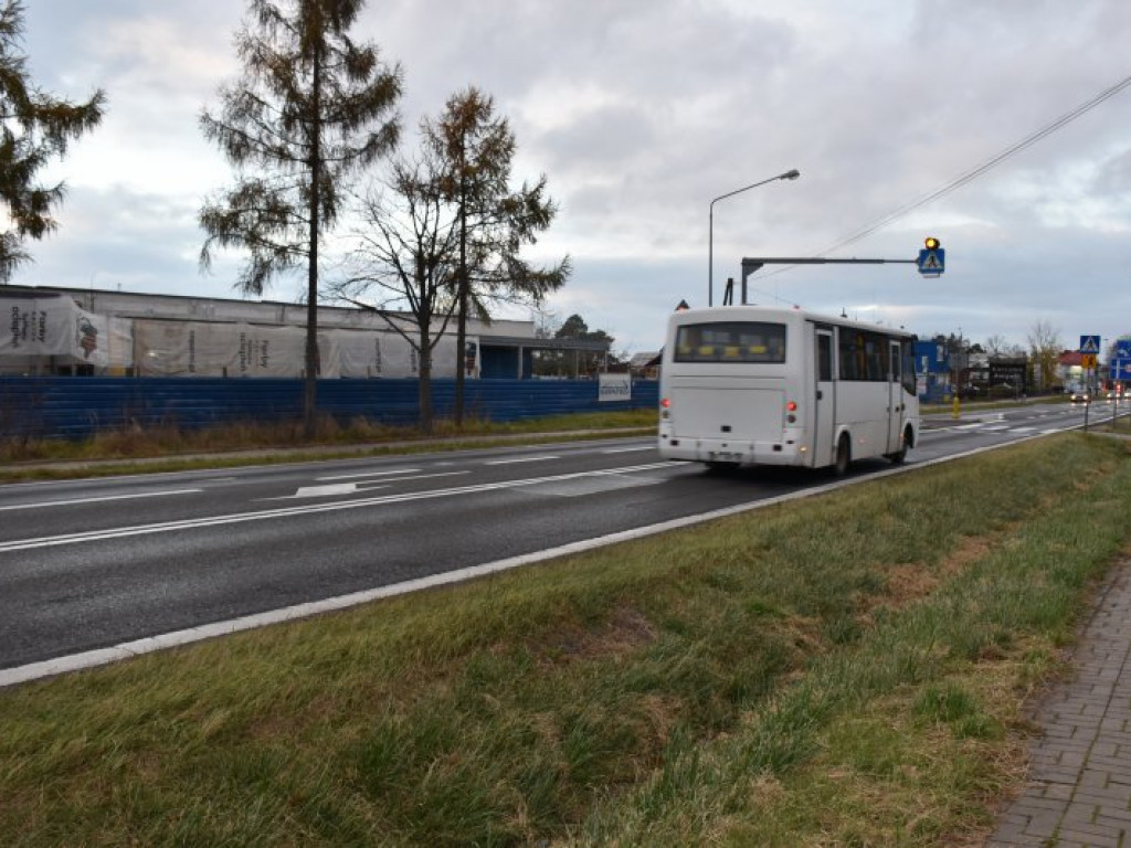 W Nowej Dębie trwa budowa marketów, będą nowe miejsca pracy [zdjęcia]