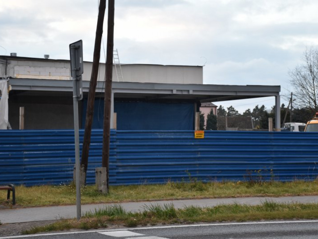 W Nowej Dębie trwa budowa marketów, będą nowe miejsca pracy [zdjęcia]