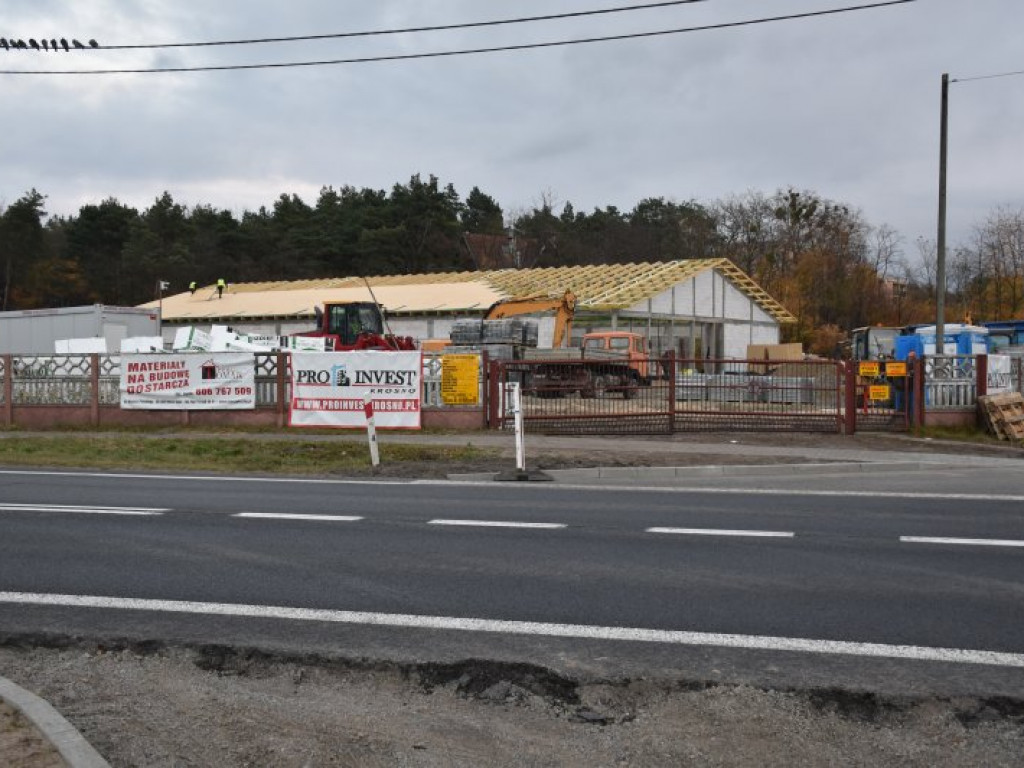 W Nowej Dębie trwa budowa marketów, będą nowe miejsca pracy [zdjęcia]