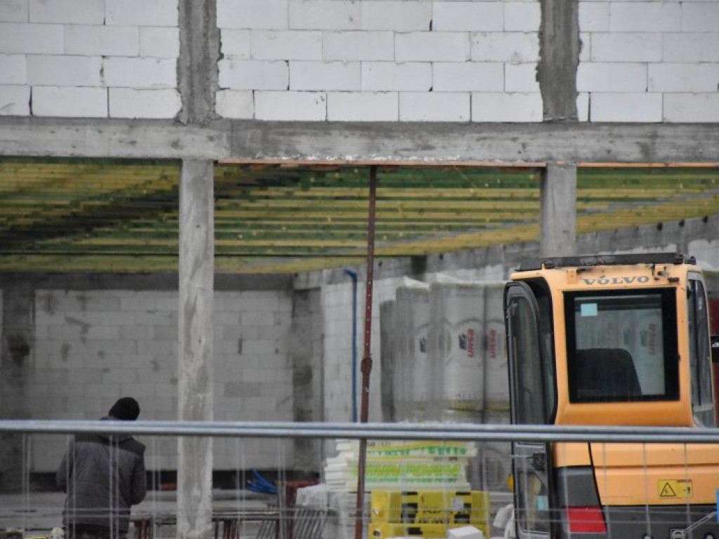 W Nowej Dębie trwa budowa marketów, będą nowe miejsca pracy [zdjęcia]