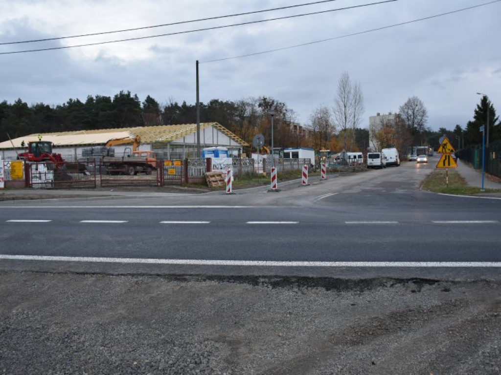 W Nowej Dębie trwa budowa marketów, będą nowe miejsca pracy [zdjęcia]