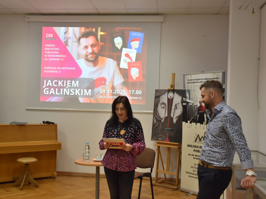 Tarnobrzeg. Jacek Galiński, autor cyklu komedii kryminalnych o starszej pani, spotkał się z czytelnikami [zdjęcia]