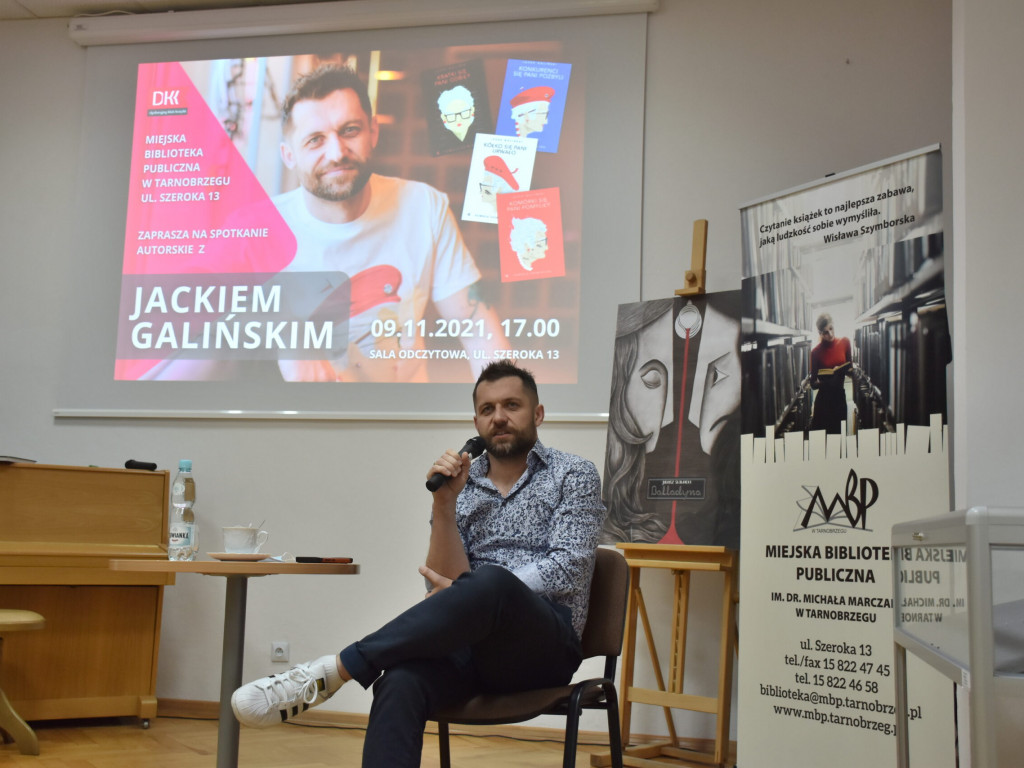 Tarnobrzeg. Jacek Galiński, autor cyklu komedii kryminalnych o starszej pani, spotkał się z czytelnikami [zdjęcia]