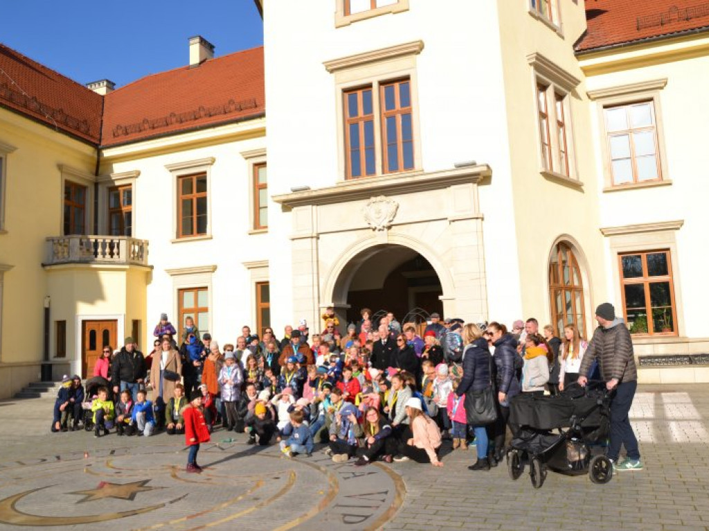 Tarnobrzeg. Dzieci i dorośli pobiegli w parku dzikowskim dla Niepodległej [zdjęcia]
