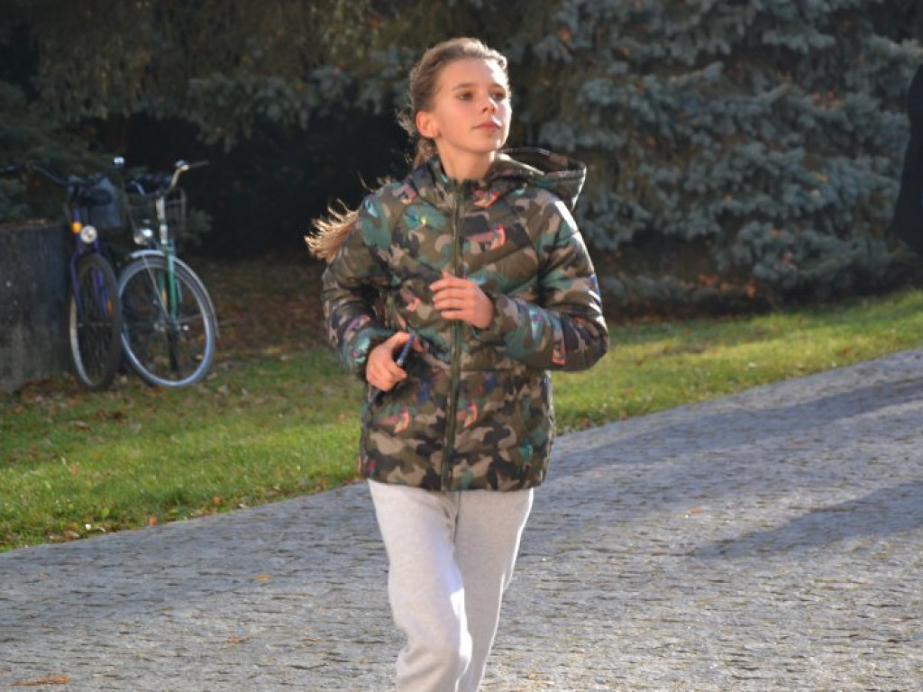 Tarnobrzeg. Dzieci i dorośli pobiegli w parku dzikowskim dla Niepodległej [zdjęcia]