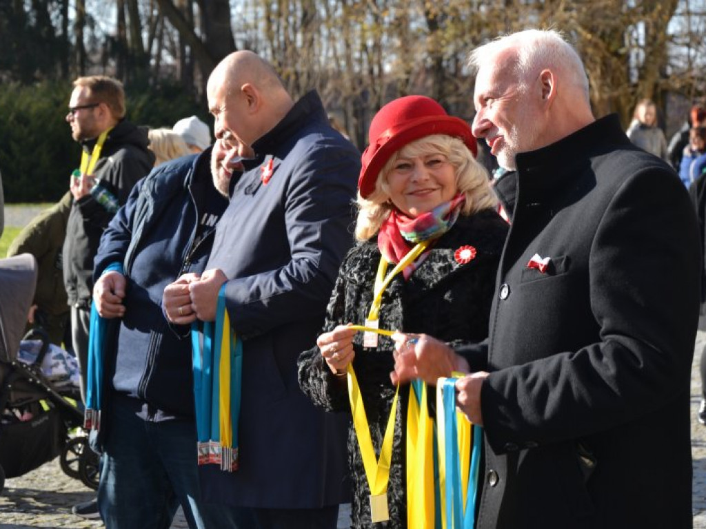 Tarnobrzeg. Dzieci i dorośli pobiegli w parku dzikowskim dla Niepodległej [zdjęcia]