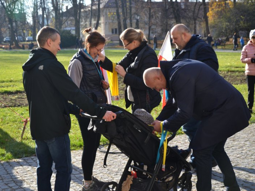 Tarnobrzeg. Dzieci i dorośli pobiegli w parku dzikowskim dla Niepodległej [zdjęcia]