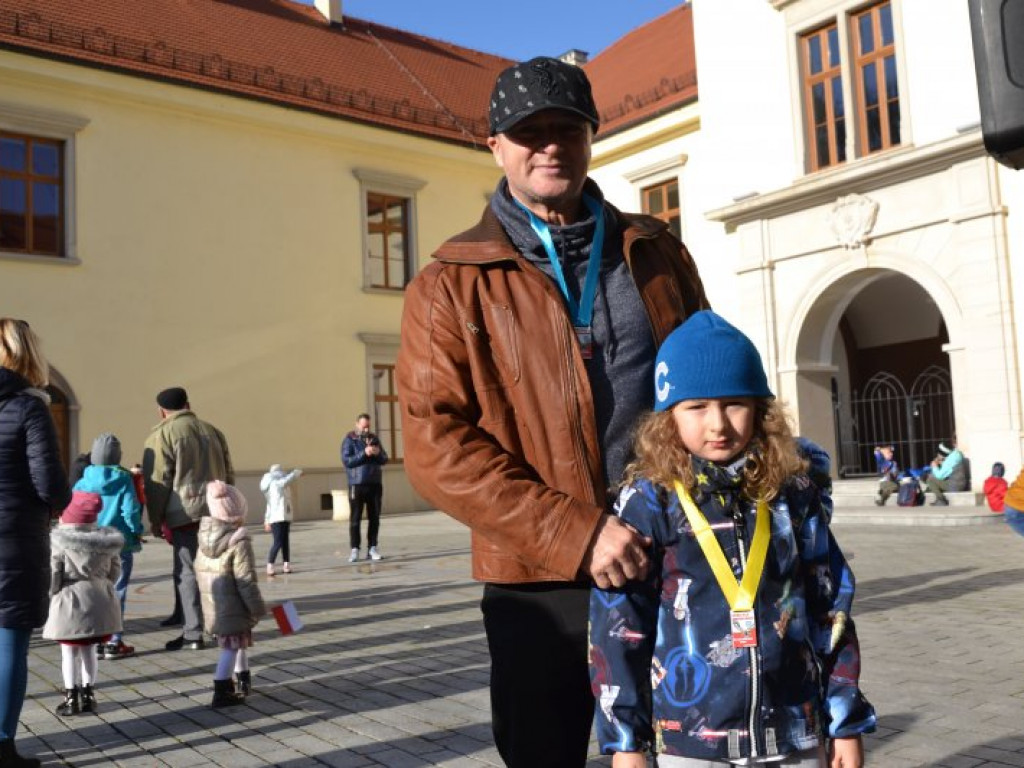 Tarnobrzeg. Dzieci i dorośli pobiegli w parku dzikowskim dla Niepodległej [zdjęcia]