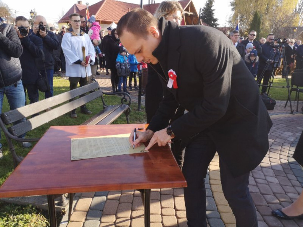 Odsłonięcie Pomnika Orła Piastowskiego w Baranowie Sandomierskim [zdjęcia]