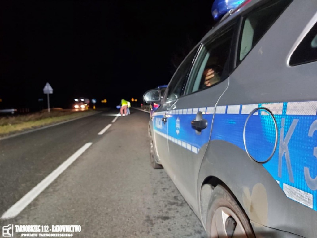 Potrącenie na Wisłostradzie w Tarnobrzegu. Kobieta w stanie ciężkim trafiła do szpitala [zdjęcia]