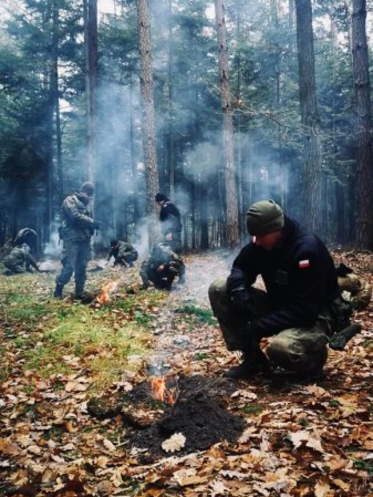 Czołgiści z 1 Warszawskiej Brygady Pancernej ćwiczą na poligonie w Nowej Dębie [zdjęcia]