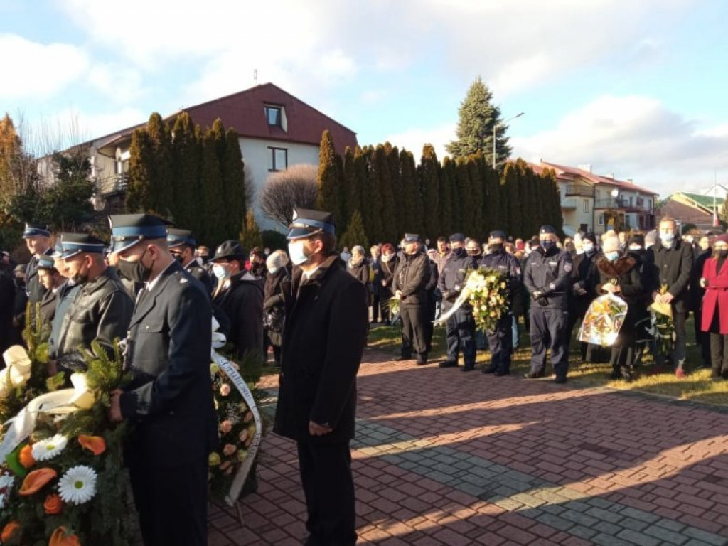 Połaniec pożegnał burmistrza Jacka Tarnowskiego. Tłumy ludzi na pogrzebie [zdjęcia]