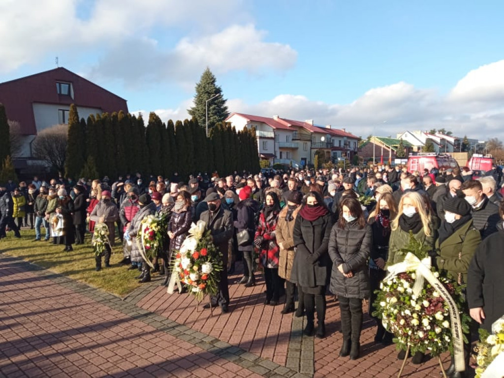 Połaniec pożegnał burmistrza Jacka Tarnowskiego. Tłumy ludzi na pogrzebie [zdjęcia]